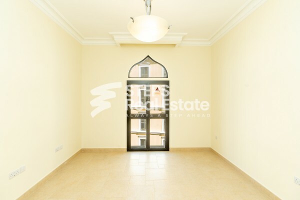 Spacious Apartment with Sea View - 15
