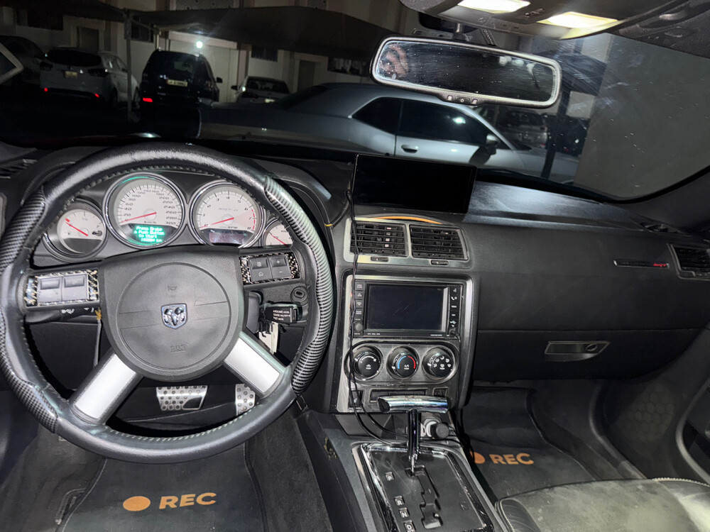 dodge challenger srt-8 - 6
