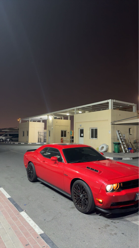 dodge challenger srt-8 - 1