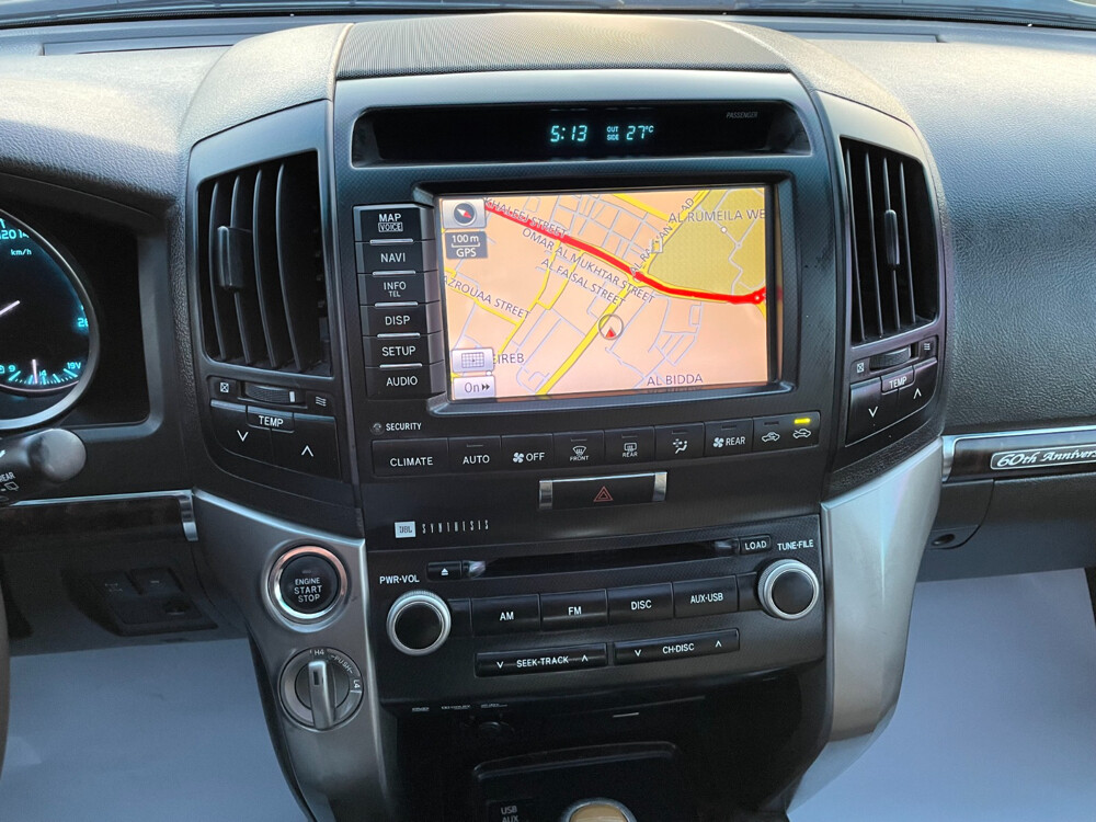 Toyota LandCruiser VXR 2011 — photo 12 for sale in Qatar