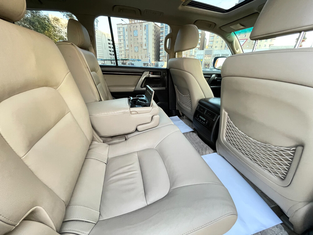 Toyota LandCruiser VXR 2011 — photo 15 for sale in Qatar