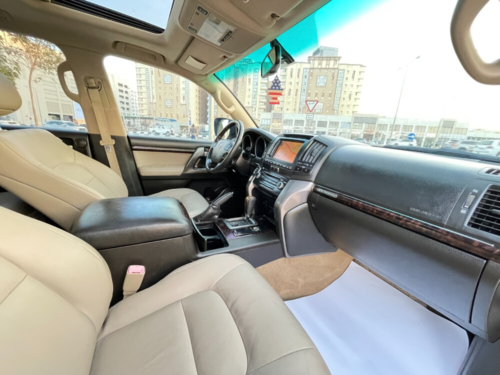 Toyota LandCruiser VXR 2011 — photo 16 for sale in Qatar