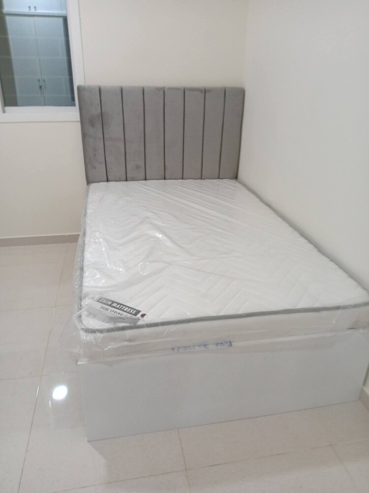 سرير مرتبة وخزانة - 1