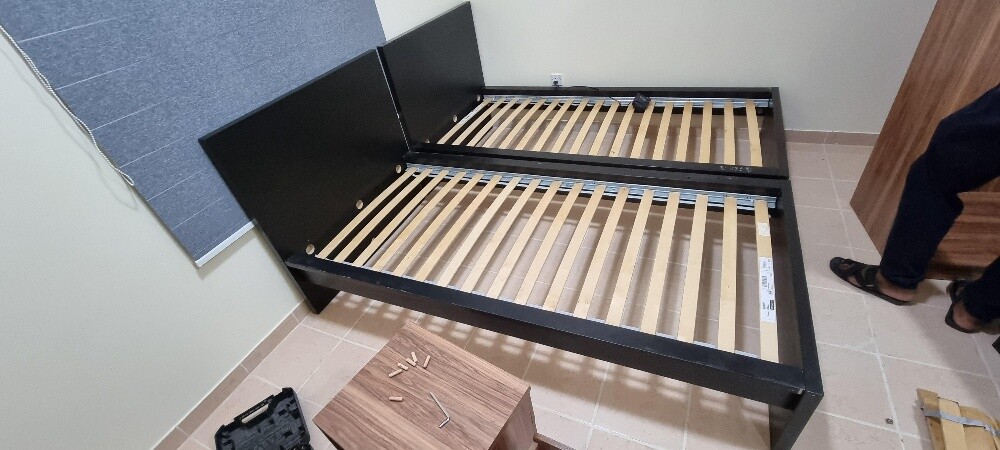2 Like-new wood single beds - 1