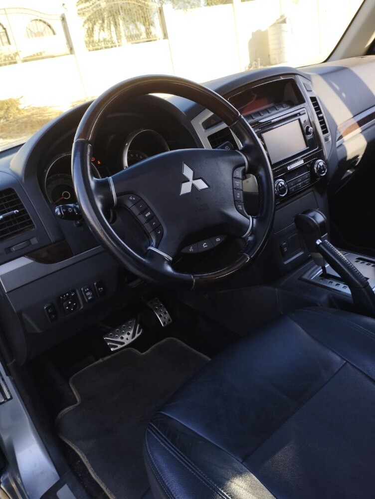 Pajero full options. - 19