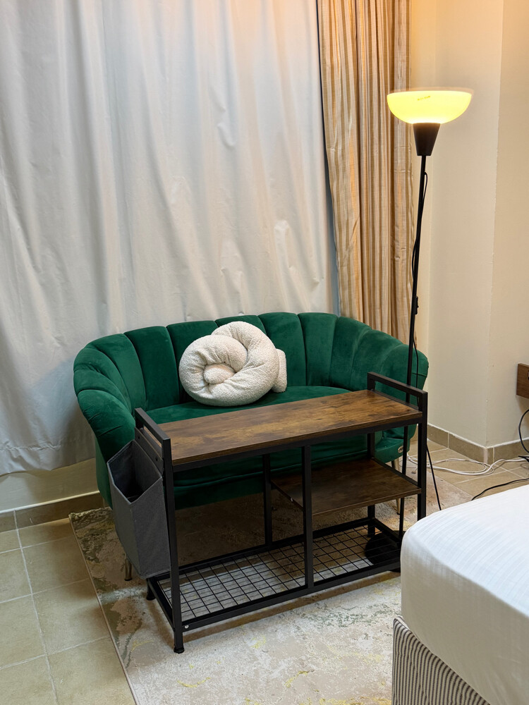 Carpet 150x 200,Lamp,Couch,table, - 1
