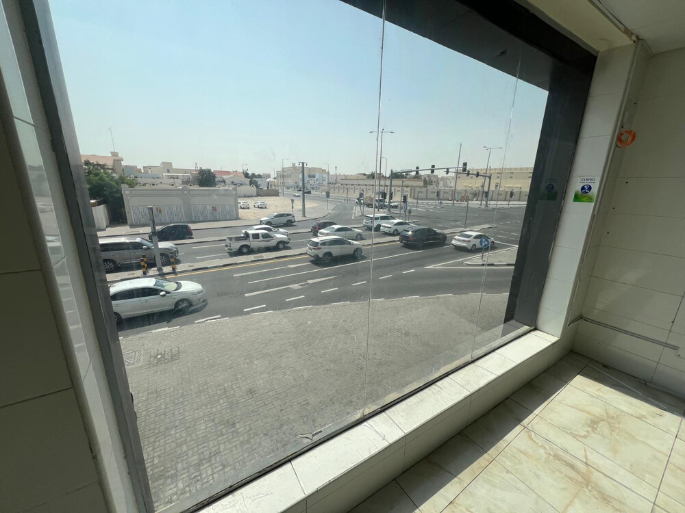 محل للايجار في الريان مع ميزانين - 9
