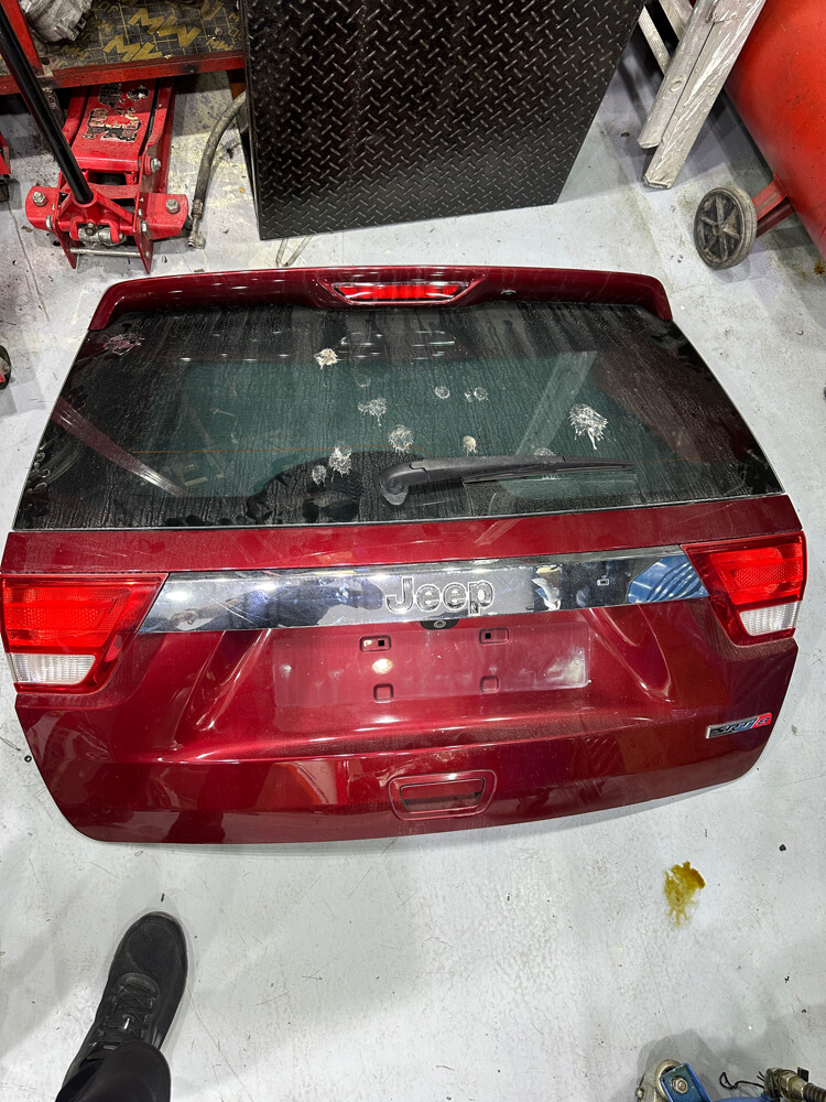 jeep grand Cherokee srt-8 trunk  - 1