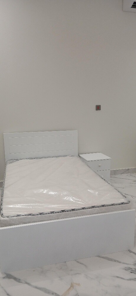 Bad, mattress, cabinet - 1