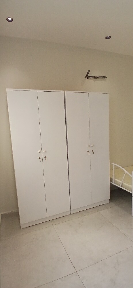 Bad, mattress, cabinet - 4