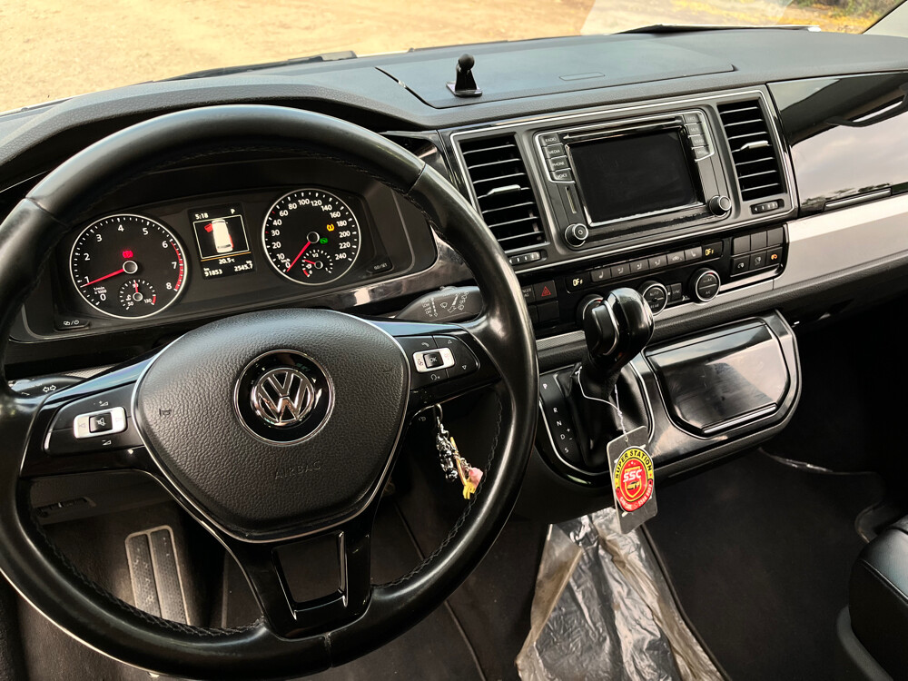 Volkswagen Multivan — photo 17 for sale in Qatar