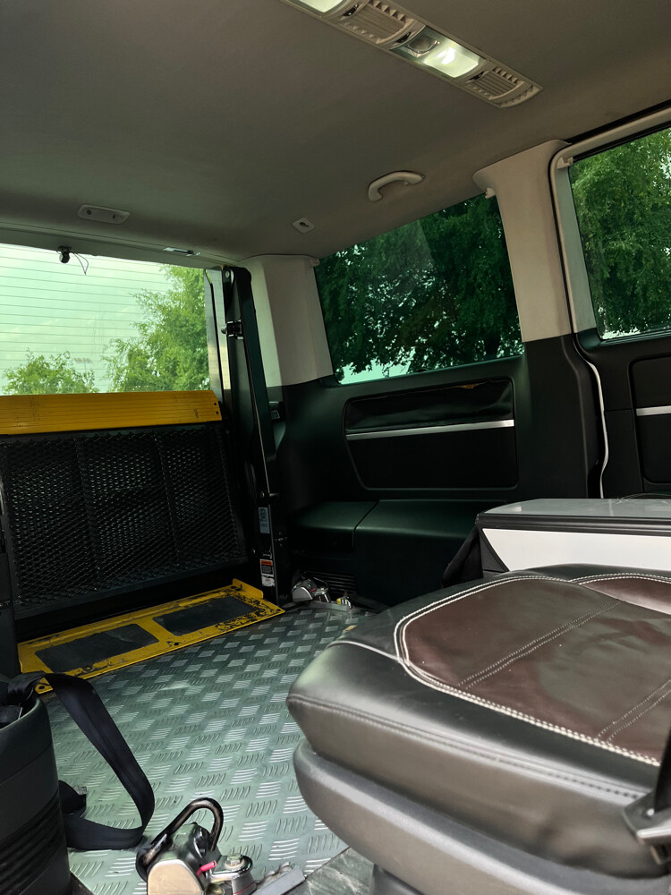 Volkswagen Multivan — photo 10 for sale in Qatar