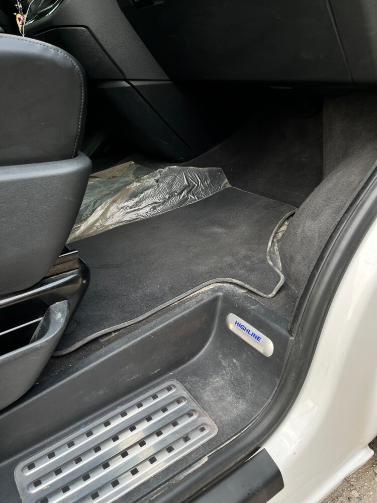 Volkswagen Multivan — photo 11 for sale in Qatar