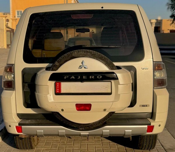 MITSUBISHI PAJERO - 2