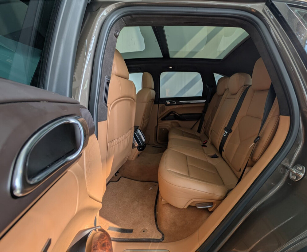 2014 Porsche Cayenne GTS - 8