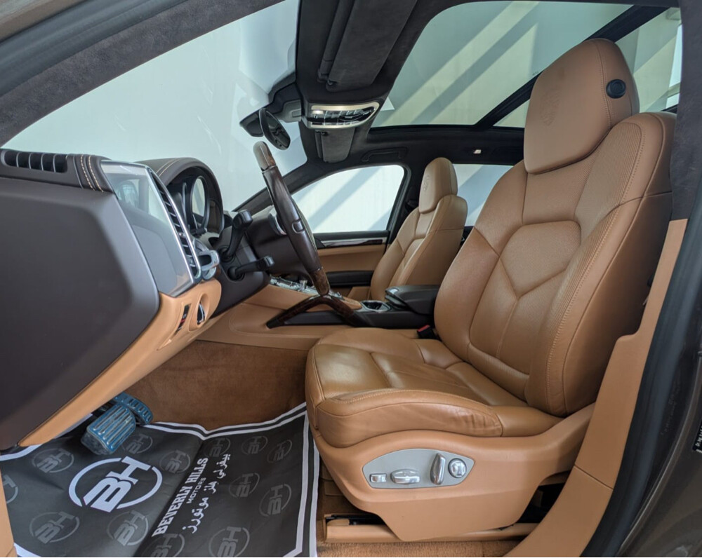 2014 Porsche Cayenne GTS - 7