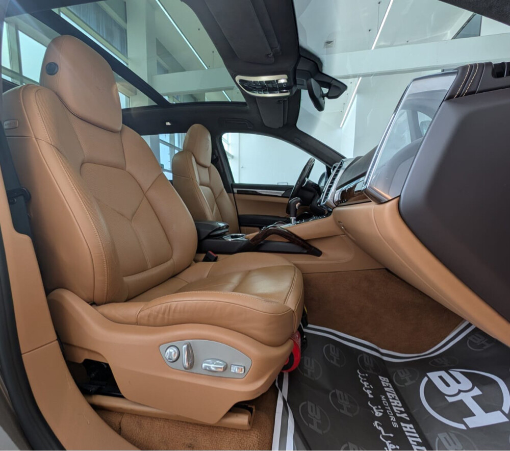 2014 Porsche Cayenne GTS - 9