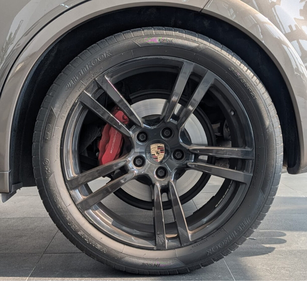 2014 Porsche Cayenne GTS - 10