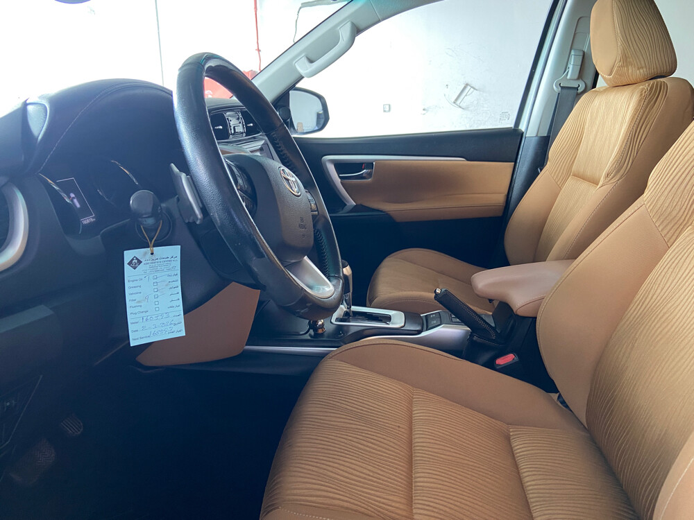 fortuner 2019 white  - 5