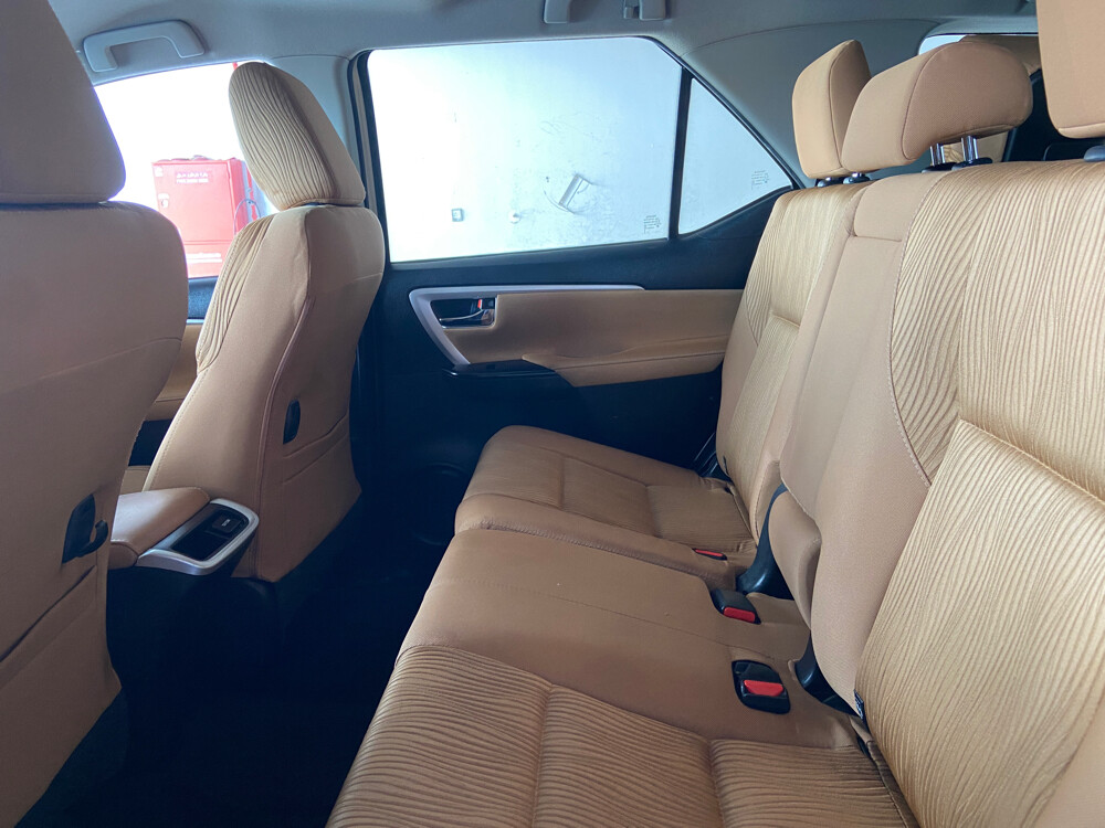 fortuner 2019 white  - 3