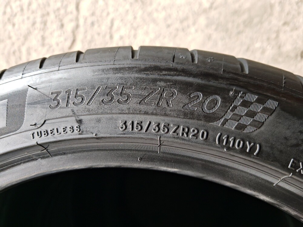 Rear: 315/35/20. Font: 255/35/20 - 3