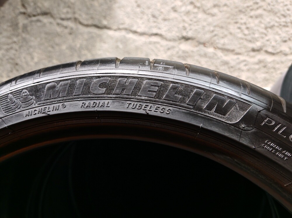 Rear: 315/35/20. Font: 255/35/20 - 5