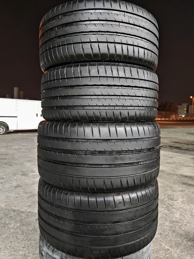 Rear: 315/35/20. Font: 255/35/20 - 7