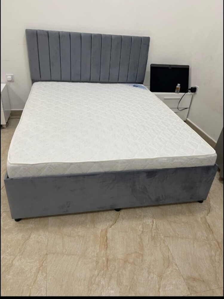 Bad, mattress, cabinet - 1