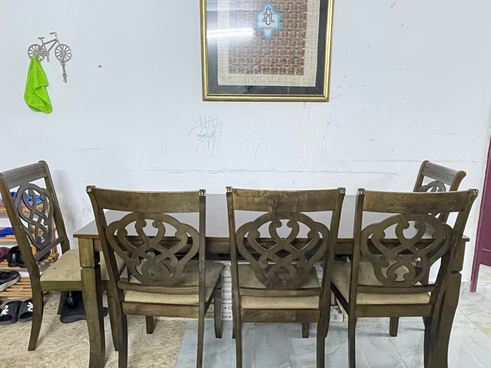 Dining Table & 5 Chairs - 7