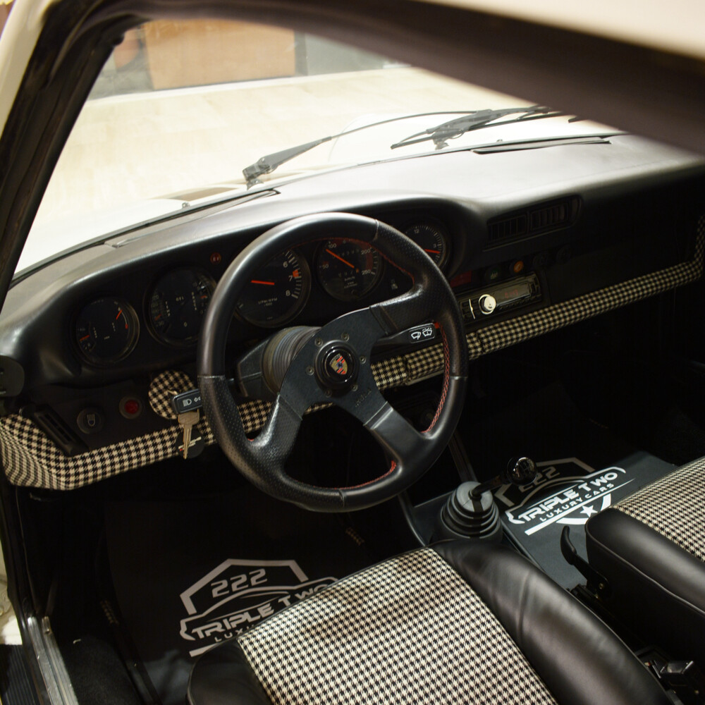 بورش 911 كاريرا 1977 - 11