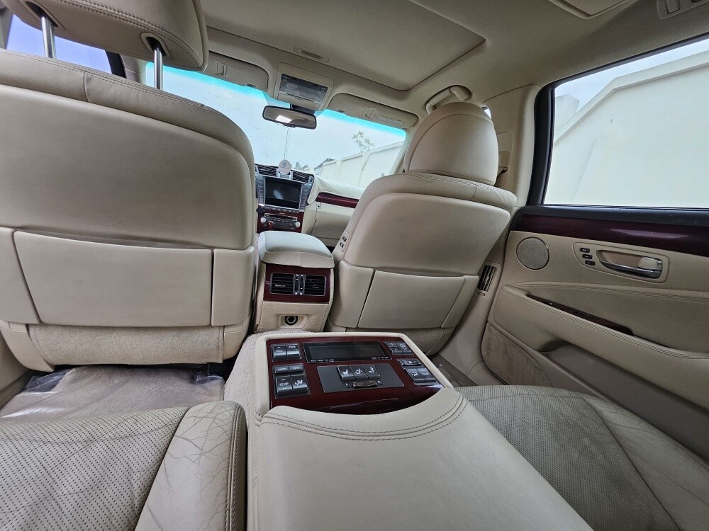 2012 Lexus LS 460L - 11