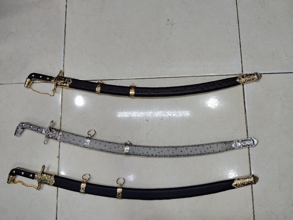 Swords and daggers in all sizes - 8