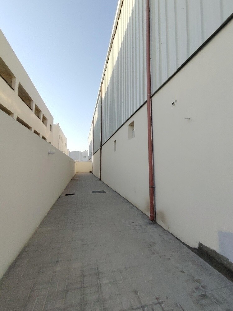 Food Store 2000SQM,Office,12Roms - 12
