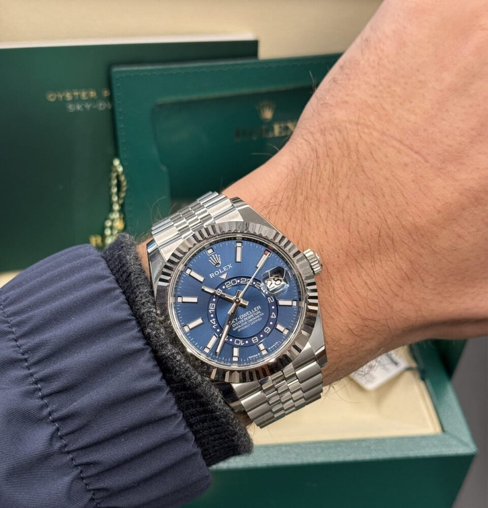 Rolex watches are available  - 25