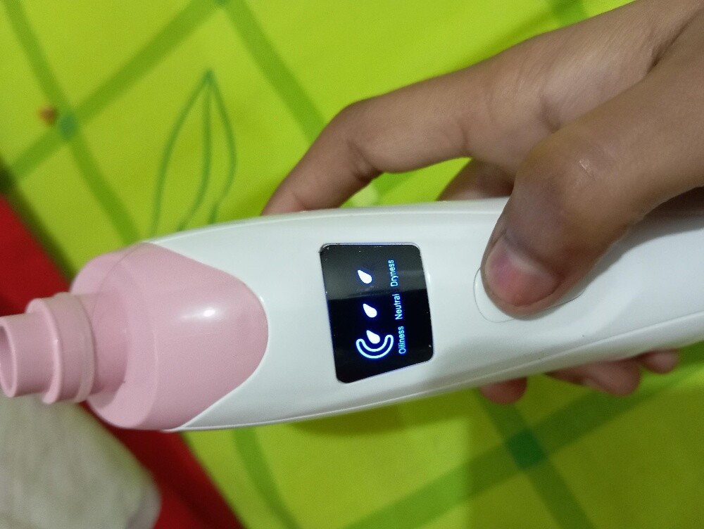 Electric Blackhead / Pore Remover - 1