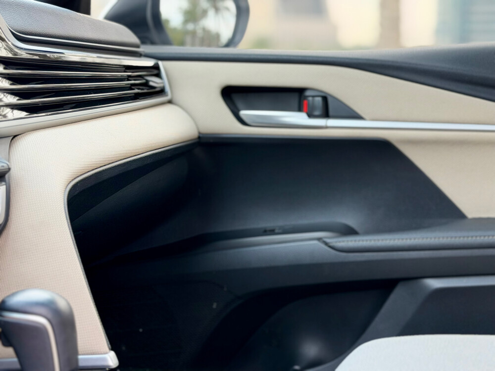Toyota Camry GLE 2025 — photo 19 for sale in Qatar
