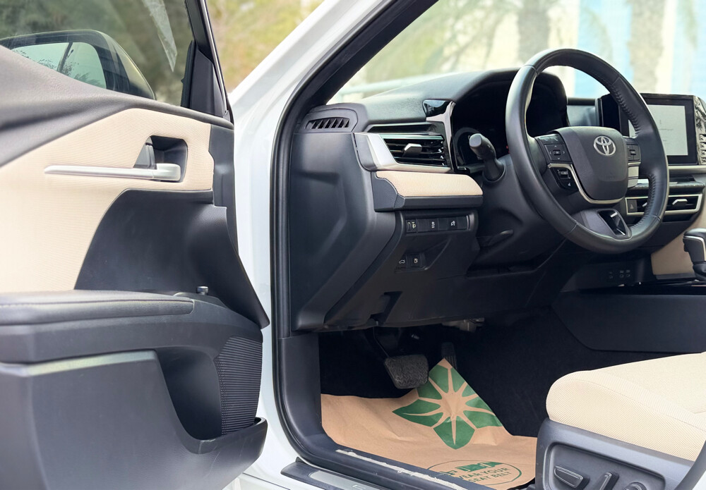 Toyota Camry GLE 2025 — photo 18 for sale in Qatar
