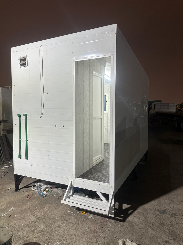  cabin kitchen & toilet low  - 4