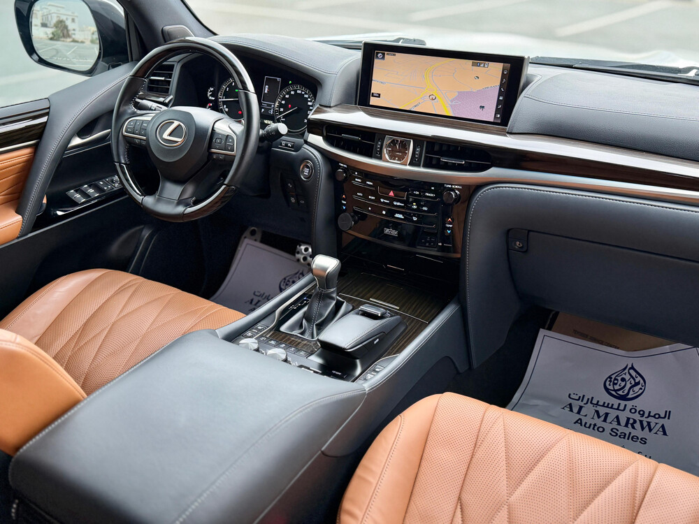 Lexus LX570 Black Edition S - 9