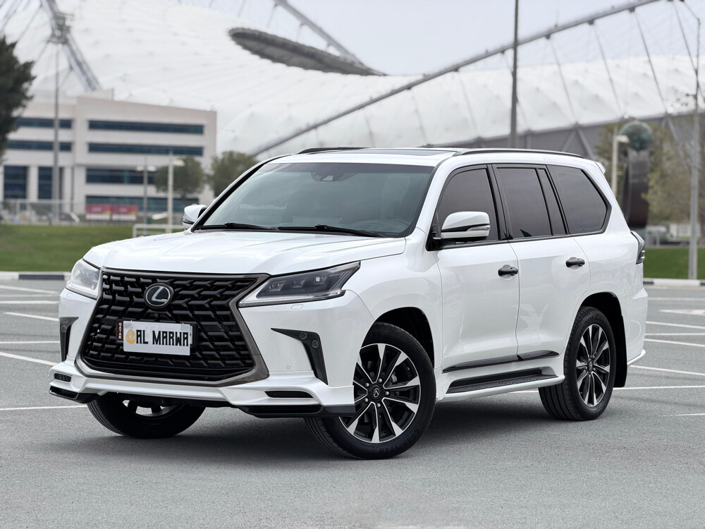 Lexus LX570 Black Edition S - 2