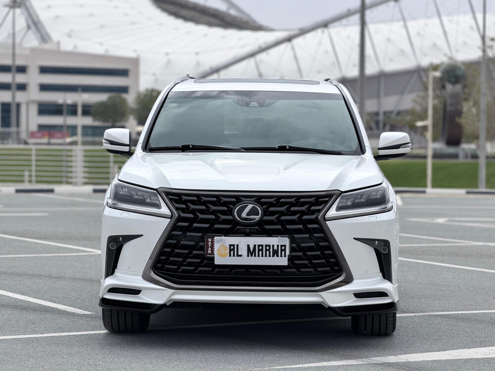 Lexus LX570 Black Edition S - 1