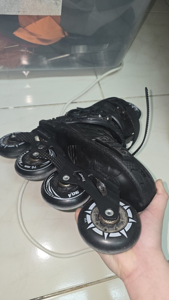 black roller blades - 1
