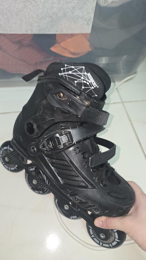 black roller blades - 4