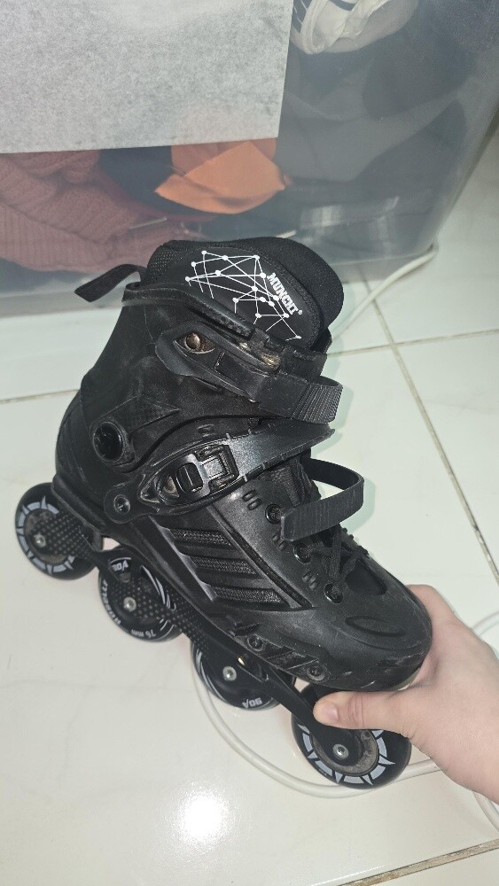 black roller blades - 3