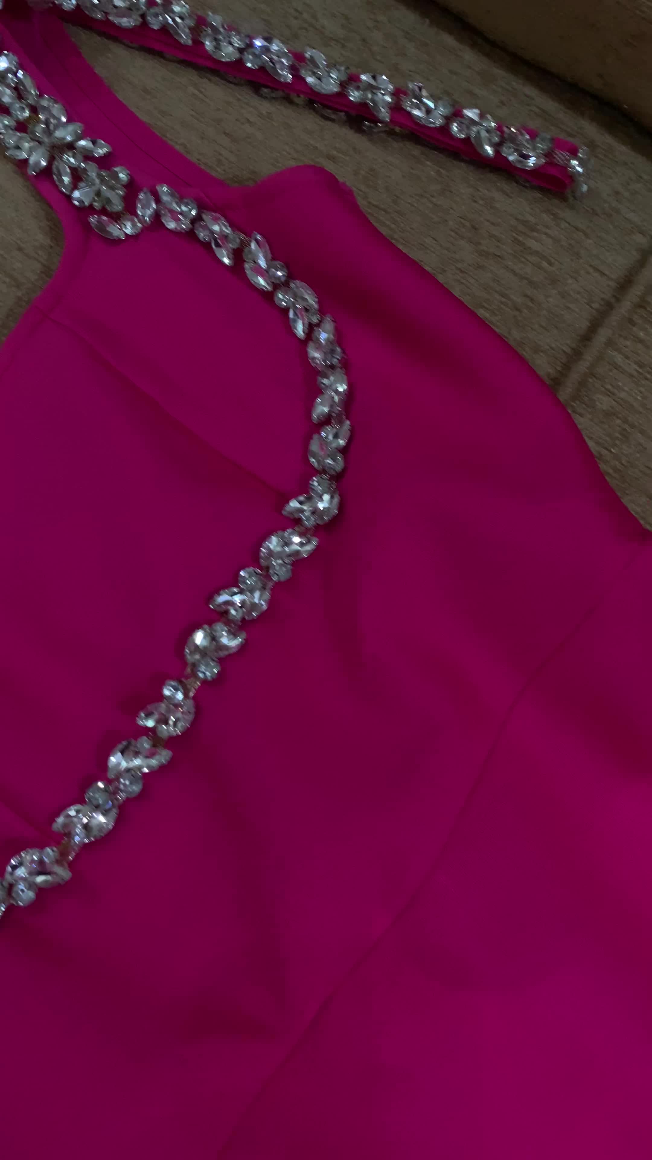 A beautiful and elegant dress - 2