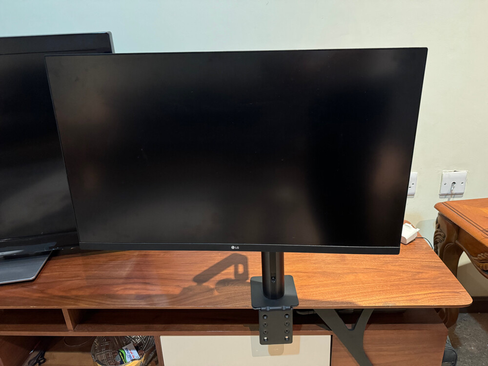 LG Ergo 4K Monitor - 1