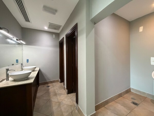 Restaurant Space for Rent 477sqm - 14