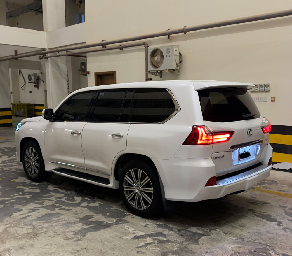 for sell Lexus 5.7 — photo 6 for sale in Qatar