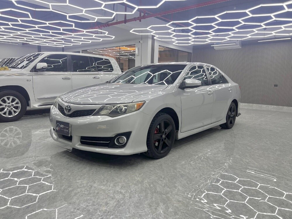 camry se 2014 — photo 2 for sale in Qatar