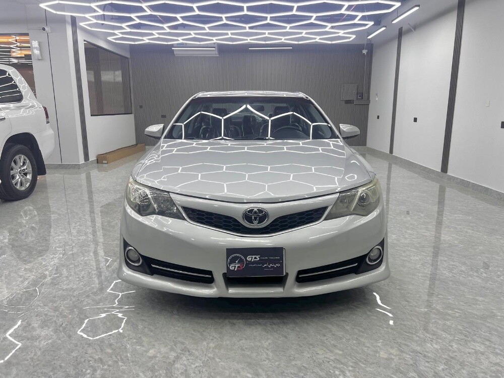 camry se 2014 — photo 3 for sale in Qatar
